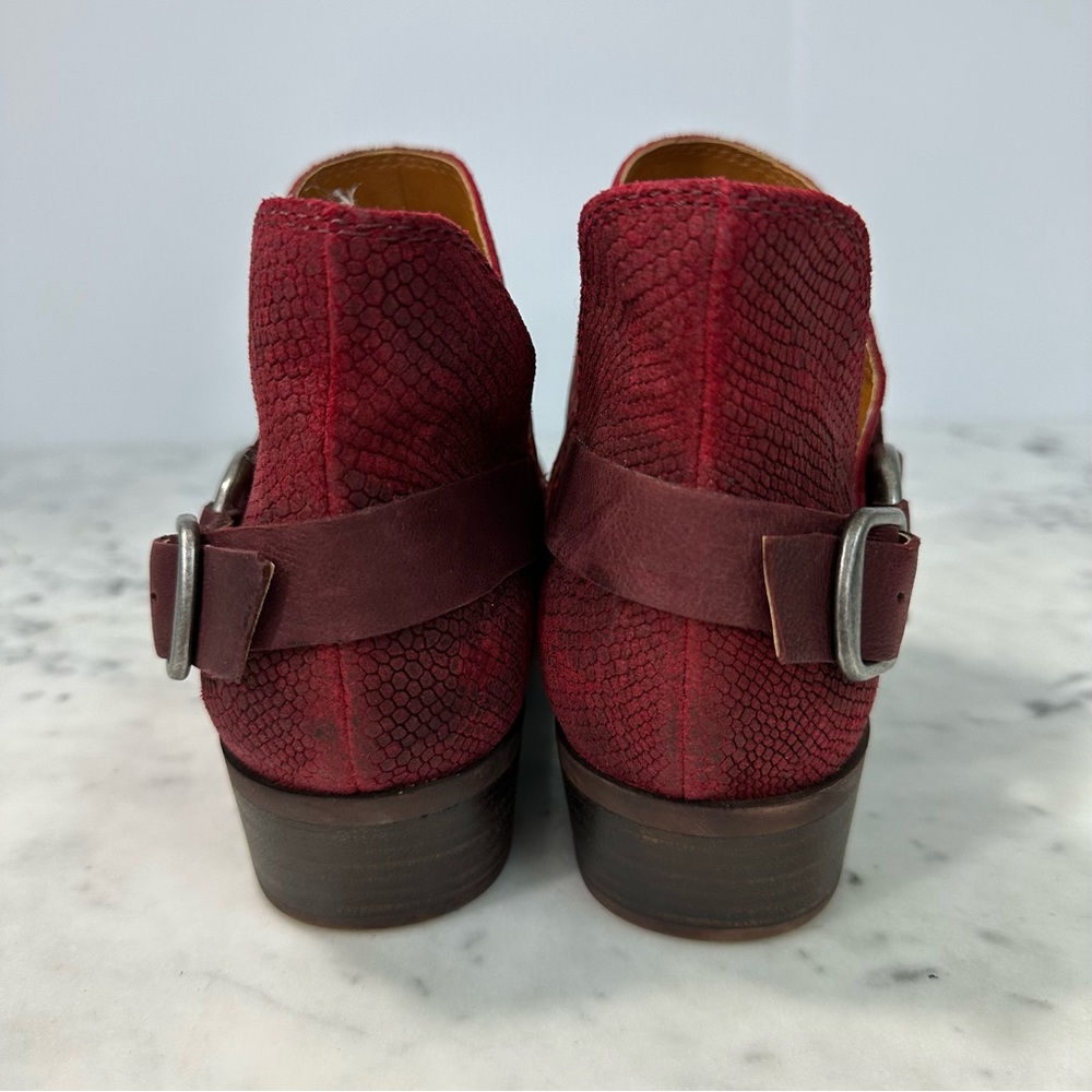 LUCKY BRAND Bernaeh Ankle Bootie Size 8M Red Buckle Cowgirl Moto Suede P… - Picture 8 of 15